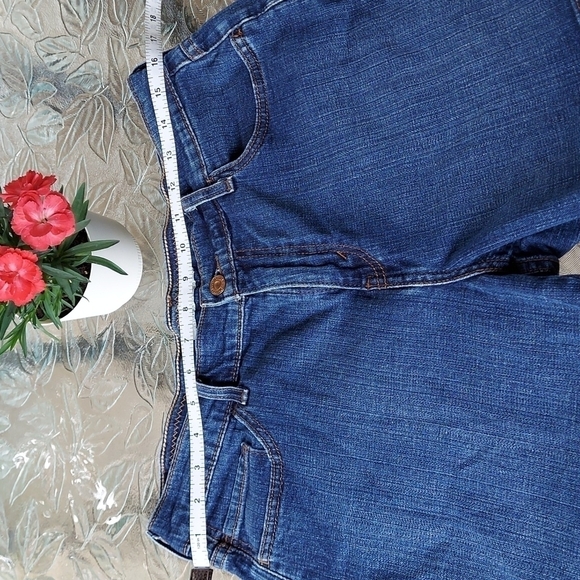 Levi Strauss &Co shorts.Size 12. - Picture 4 of 13